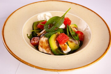 Avocado and poultry salad with sauce