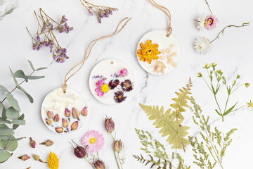 DIY scented soy wax sachet with botanicals and essencial oils. Natural handmade air freshener