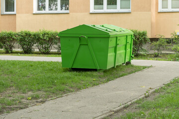 Covered container for construction and household waste