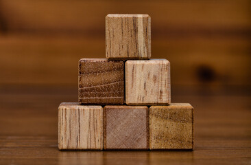 Holzpyramide