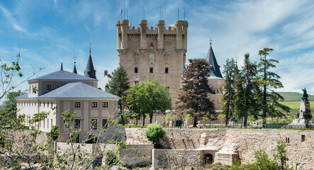 Torre de Juan II almenada y fortificada del real alcazar de Segovia, España
