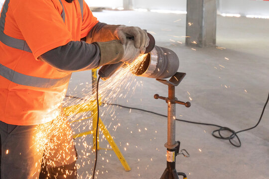 worker steel with anglegrinder