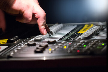 audio mixing console