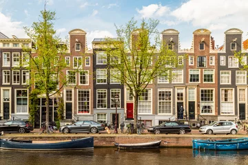 Zelfklevend Fotobehang Canal houses in the center of Amsterdam. © Jan van der Wolf