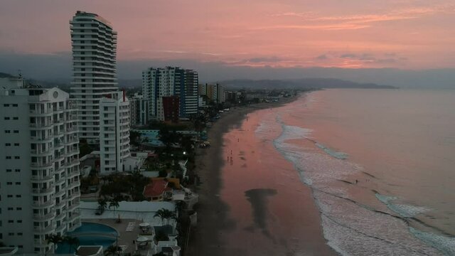 Playa de Tonsupa en la ciudad de Esmeraldas, Ecuador