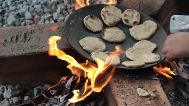 Tradiciones y cultura de Ecuador, tejidos, fuego y bailes para la Pachamama