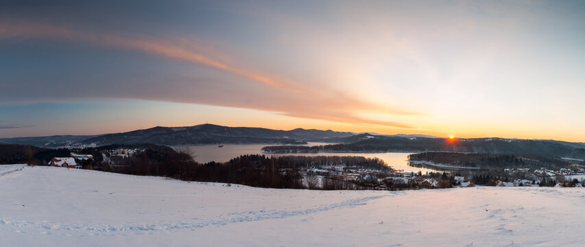 The January sunrise over Lake Solina seen from the viewpoint in Polańczyk. Polanczyk, Bieszczady Mountains.
