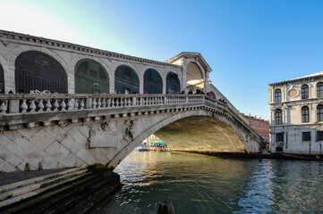 Fototapeta na wymiar Rialto bridge in Venice