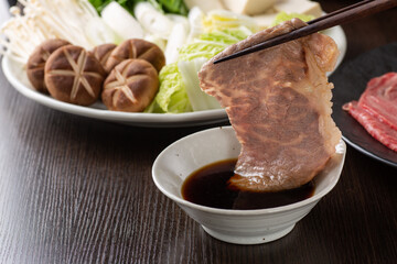 牛肉をポン酢で食べる