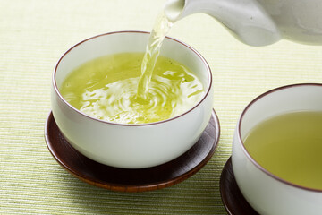緑茶を注ぐ