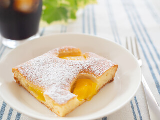 マンゴーヨーグルトケーキとアイスコーヒー