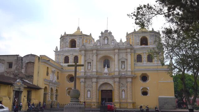lPanning shot of La merced church in antigua guatemala