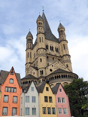 Fototapeta na wymiar great st. martin church looms above the colorful buildings on the riverfront of old town cologne, germany 