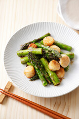 グリーンアスパラガスと帆立のバター炒め　Stir-fried green asparagus and scallops with butter