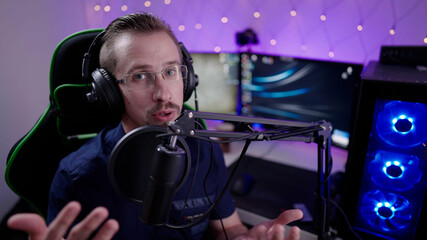 Computer guy influencer talking to camera about tech