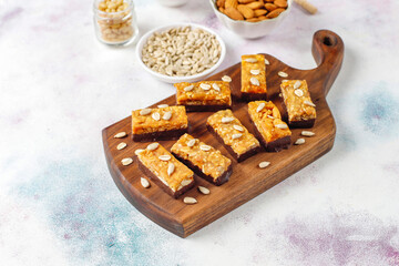 Mini granola bars with almond and sunflower seeds.