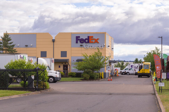 FedEx Ground facility building exterior in Salem, Oregon