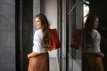 Fototapeta na wymiar portrait of happy woman with shopping bags