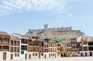Fototapeta na wymiar View of the castle of Peñafiel from the Plaza del Coso. Castilla y Leon Tourism