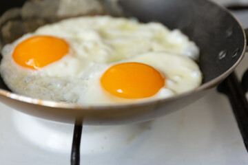 scrambled eggs for a healthy breakfast