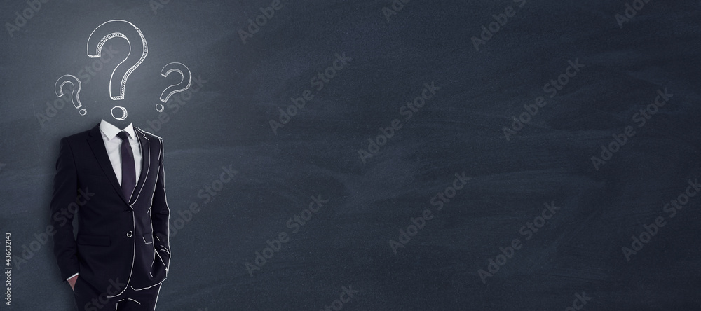 Poster Creative idea and business brainstorming concept with man in black and question mark on his shoulders on blank blackboard background. Mockup