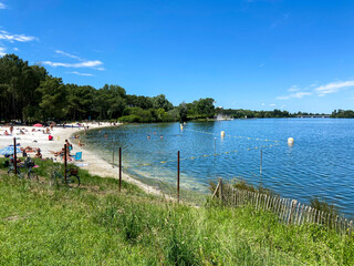 Fototapeta na wymiar Plage du lac à Bordeaux, Gironde