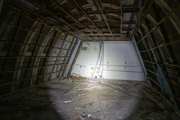 Alter verlassener Bunker der Nationalen Volksarmee und der Deutschen Demokratische Regierung DDR - Lost Place