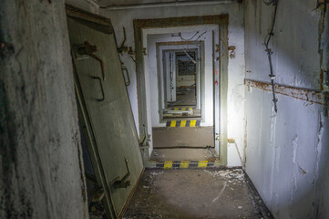 Alter verlassener Bunker der Nationalen Volksarmee und der Deutschen Demokratische Regierung DDR -...