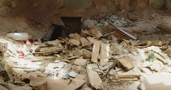 Rovine di una casa crollata dopo un bombardamento di guerra in Ucraina