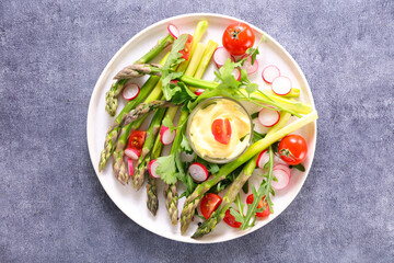 asparagus with radish with dipping sauce