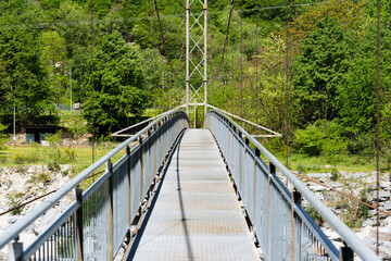 Obraz premium Wooden bridge over a small river in Ticino