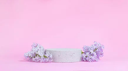 Foto op Plexiglas Concrete cylindrical podium with lilac flowers on a pink background with hard shadows. Minimal empty cosmetic product presentation scene. Geometric podium. © Syrtseva Tatiana