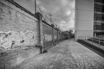 industria abandonada convertida en jardin publico en España