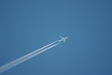 High flying jet airliner with contrail/chemtrail