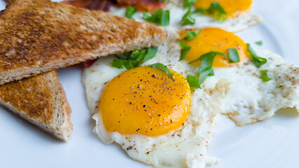 egg with bacon