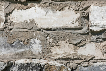 Obraz na płótnie Canvas Horizontal masonry, white-gray bricks held together with uneven smudges.