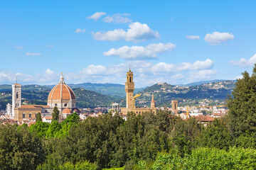Fototapeta na wymiar View of famous buildings in Florence