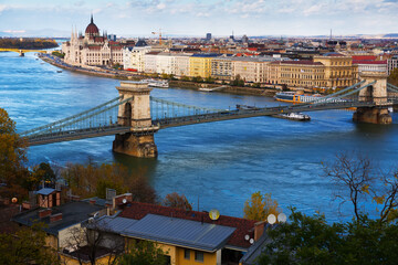 Obraz premium Image of view of Budapest Chain Bridge over Danube and Hungarian Parliament