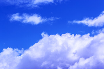 Obraz na płótnie Canvas Clouds in the blue sky on a bright cloudy day