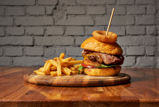 Fresh and tasty burger with pomfrit on the table