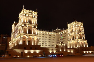 Fototapeta na wymiar Beautiful building in Baku city at night