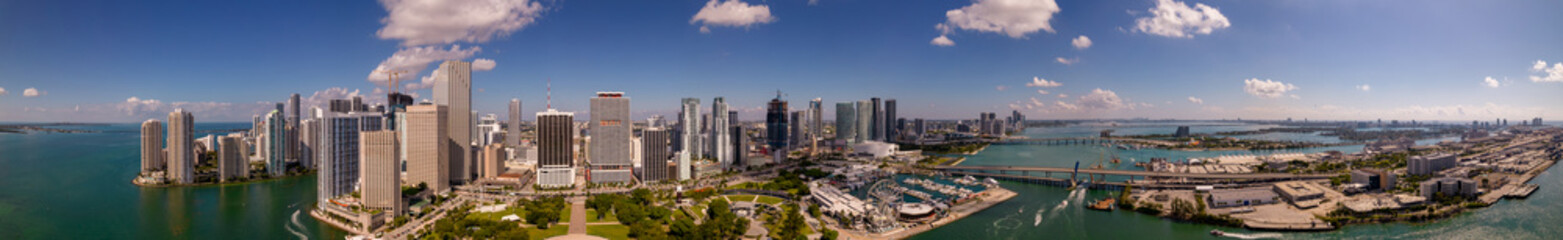 Fototapeta na wymiar Wide angle panorama Downtown Miami FL