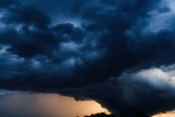 Obraz premium The clouds are forming a terrible storm.