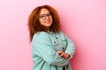 Young latin curvy woman isolated on pink background happy, smiling and cheerful. - obrazy, fototapety, plakaty