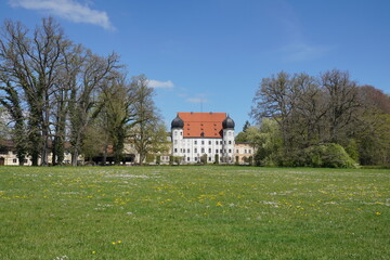Fototapeta na wymiar Schloß Maxlrain im Frühling