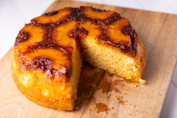 Inverted pineapple cake with sponge cake and caramel.