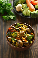 Egg noodles with vegetables in bowl