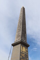 Fototapeta premium L'obélisque de Louxor sur la place de la Concorde, ville de Paris, France