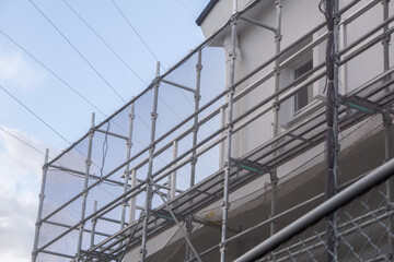 修繕工事の足場とカバーシート