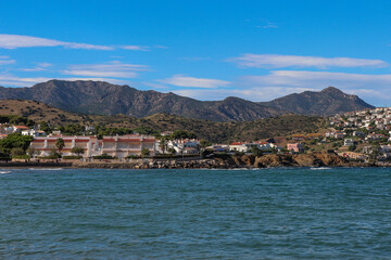 Fototapeta premium Espagne - Catalogne - Costa Brava - Baie de Llança et Monts d'Albères
